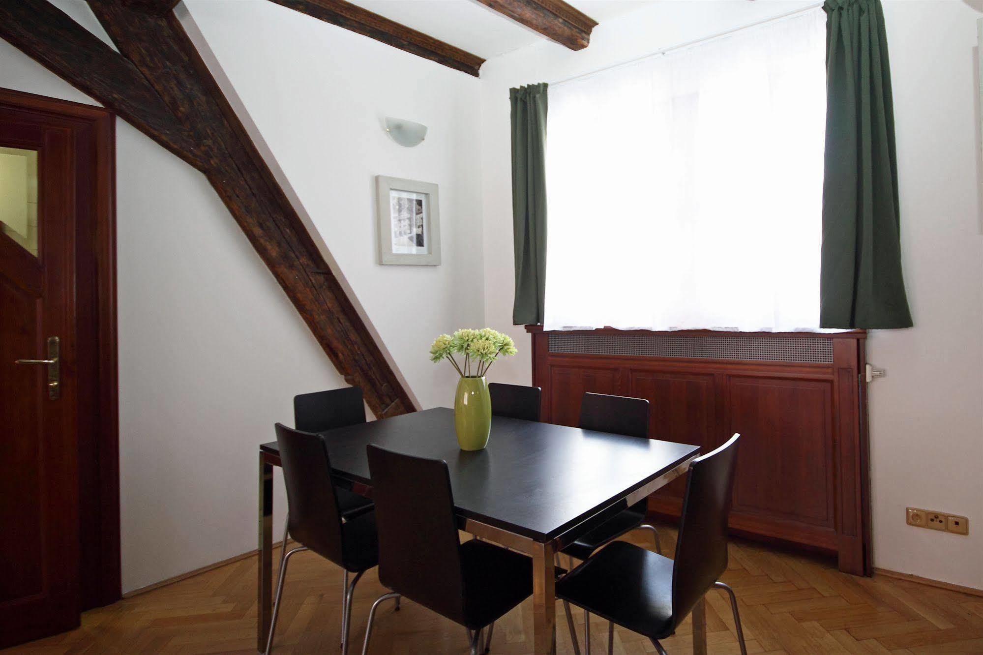 Leo Apartments Old Town Prague Extérieur photo
